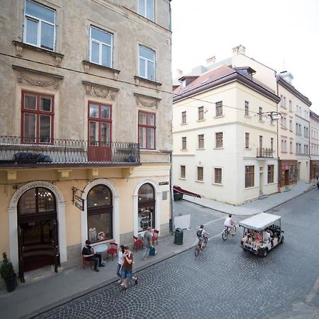 Апартаменти На Вірменській3 З 2Спальні Та Кухня Liov Exterior foto